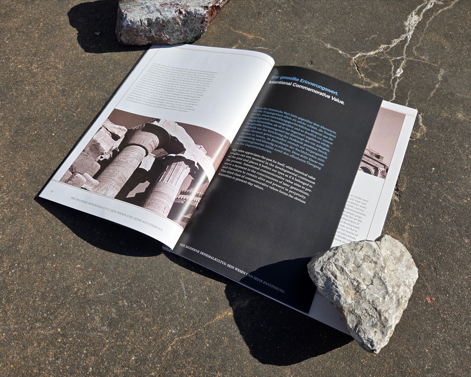 Die moderne Denkmalkultus, a bilingual spread over standing stones